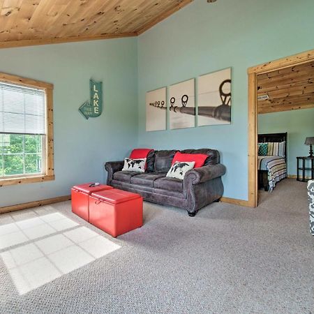 Sevierville Lake House With Deck And Foosball Table! Luaran gambar