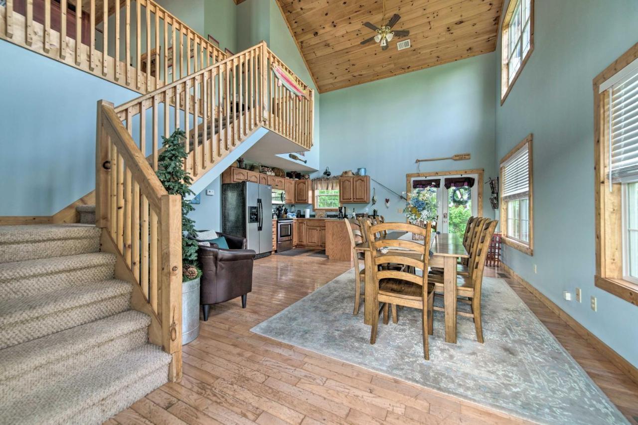 Sevierville Lake House With Deck And Foosball Table! Luaran gambar