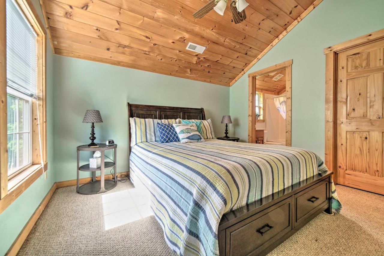 Sevierville Lake House With Deck And Foosball Table! Luaran gambar