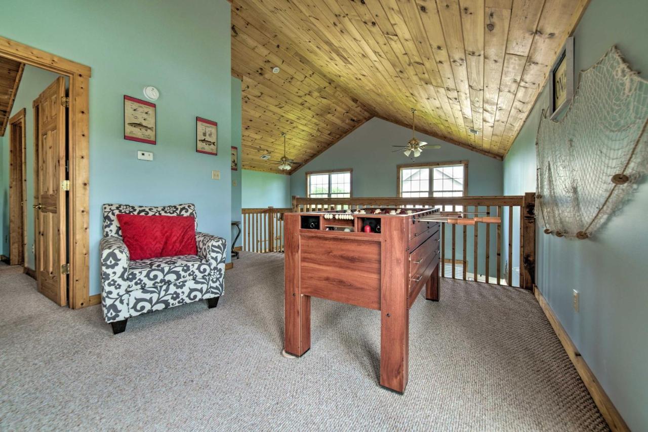 Sevierville Lake House With Deck And Foosball Table! Luaran gambar